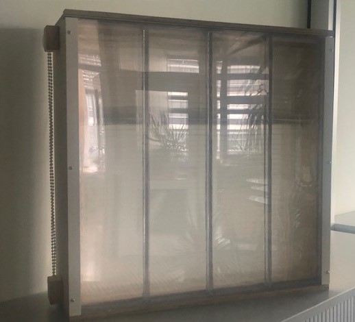 Transparent construction – inside. With layer that can be filled/ flowed through with water.