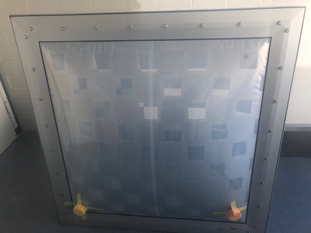 Membrane construction with four chambers.  With printed foils with an offset chessboard pattern as sun protection.  Membrane construction heat-insulating with air-filled chambers or heat-conductive with air-empty chambers. 